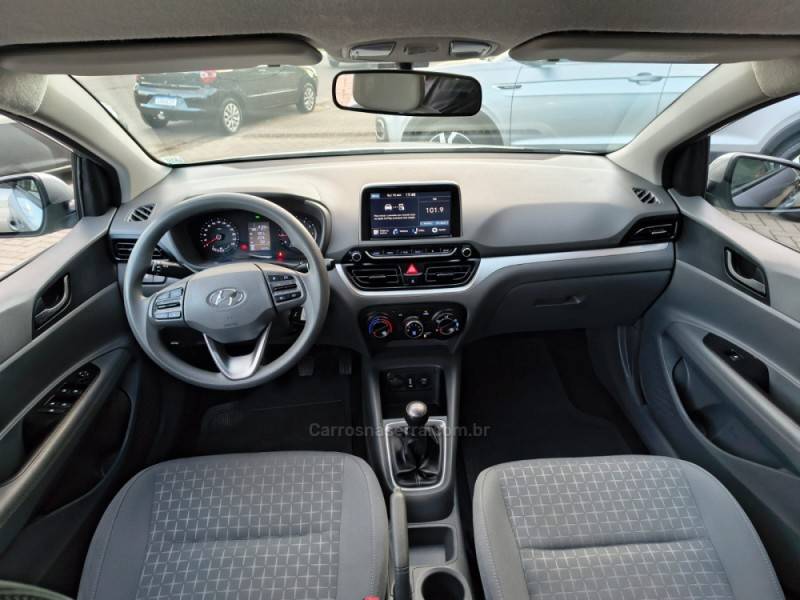 HYUNDAI - HB20S - 2023/2024 - Prata - R$ 78.900,00