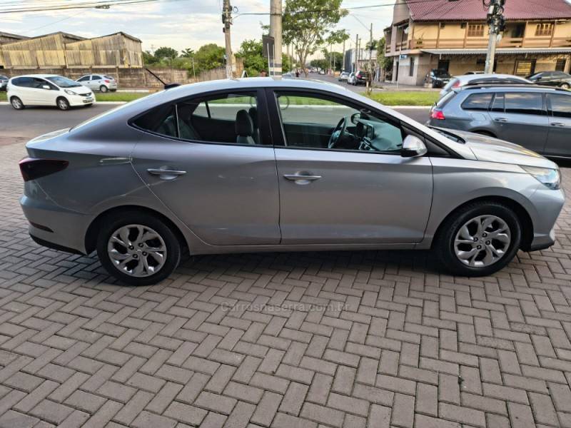 HYUNDAI - HB20S - 2023/2024 - Prata - R$ 78.900,00