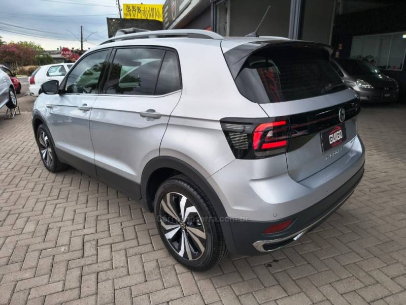 VOLKSWAGEN - T-CROSS - 2022/2023 - Prata - R$ 130.900,00