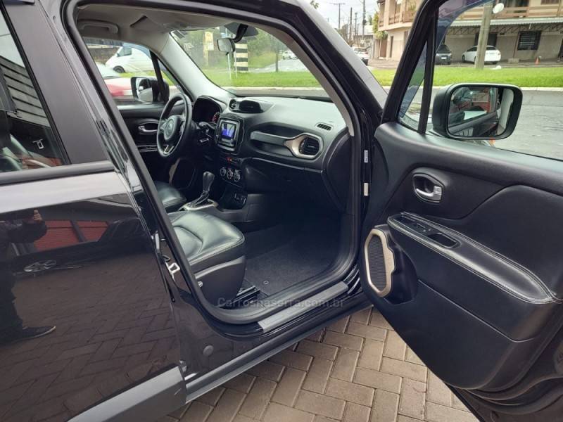 JEEP - RENEGADE - 2015/2016 - Preta - R$ 68.900,00