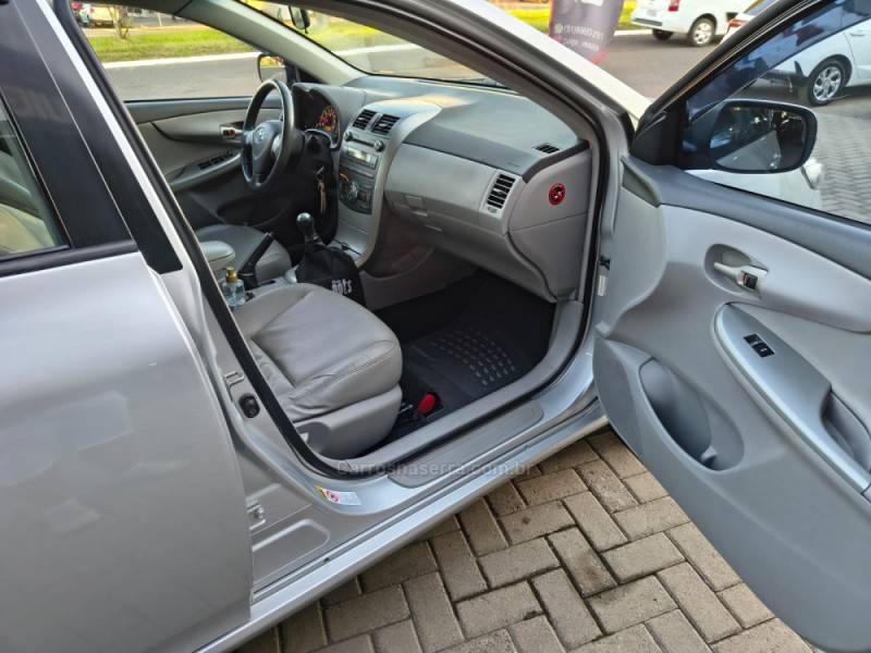 TOYOTA - COROLLA - 2009/2010 - Prata - R$ 52.900,00