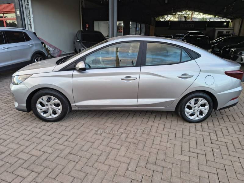 HYUNDAI - HB20S - 2023/2024 - Prata - R$ 78.900,00