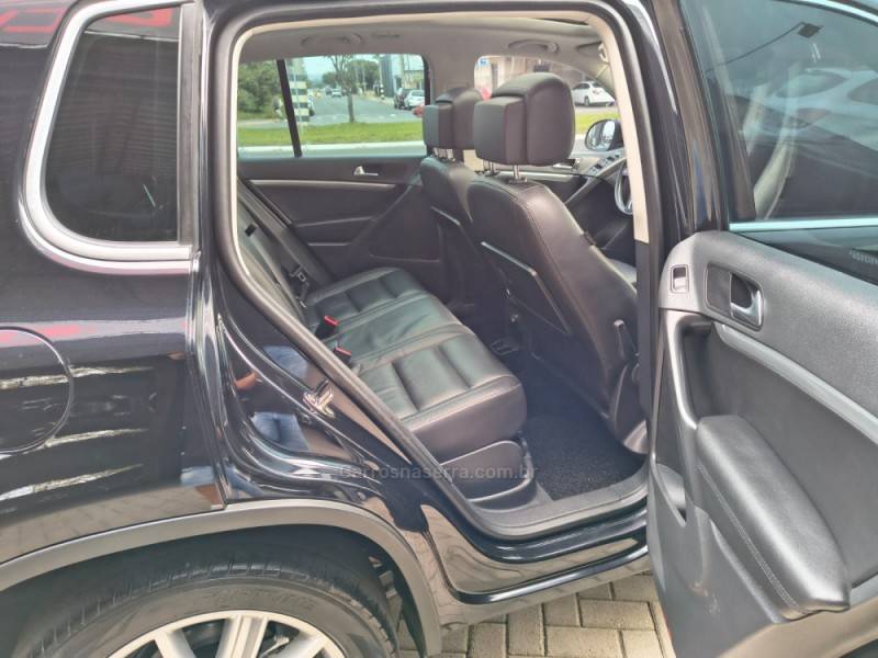 VOLKSWAGEN - TIGUAN - 2011/2012 - Preta - R$ 58.900,00