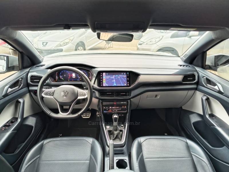VOLKSWAGEN - T-CROSS - 2022/2023 - Prata - R$ 130.900,00