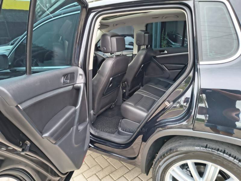 VOLKSWAGEN - TIGUAN - 2011/2012 - Preta - R$ 58.900,00