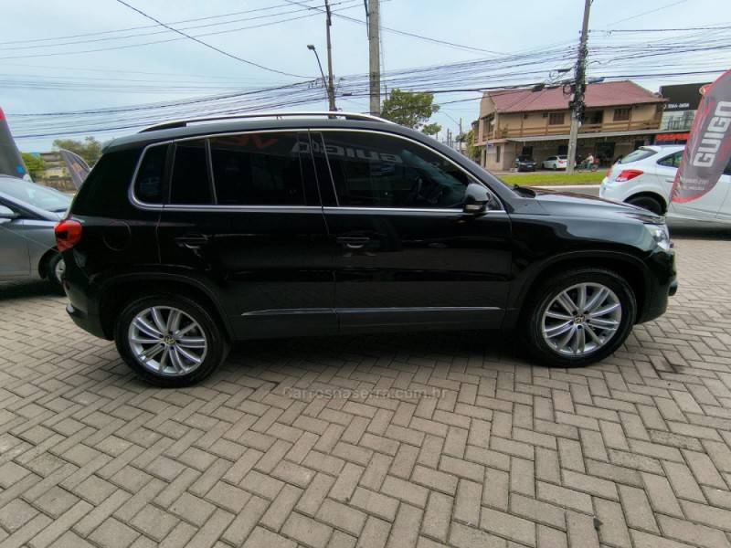 VOLKSWAGEN - TIGUAN - 2011/2012 - Preta - R$ 58.900,00
