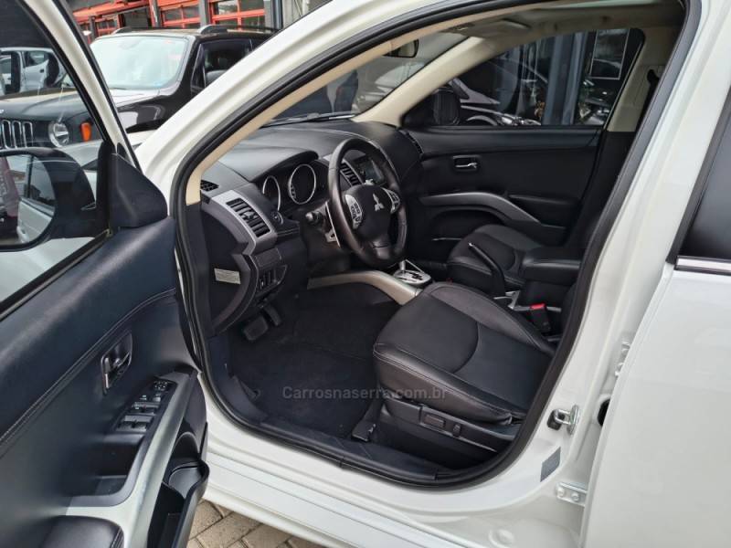 MITSUBISHI - OUTLANDER - 2012/2013 - Branca - R$ 68.900,00