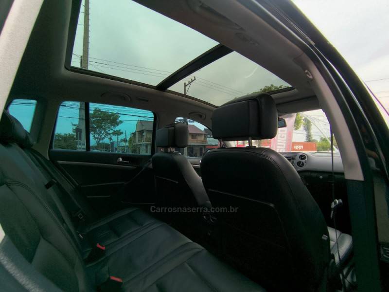 VOLKSWAGEN - TIGUAN - 2011/2012 - Preta - R$ 58.900,00