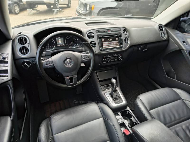 VOLKSWAGEN - TIGUAN - 2011/2012 - Preta - R$ 58.900,00