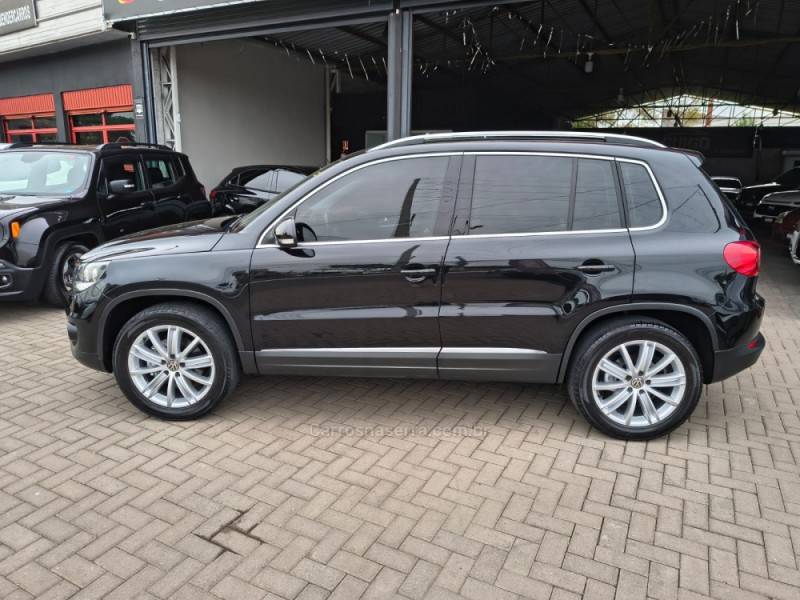 VOLKSWAGEN - TIGUAN - 2011/2012 - Preta - R$ 58.900,00