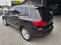 VOLKSWAGEN - TIGUAN - 2011/2012 - Preta - R$ 58.900,00