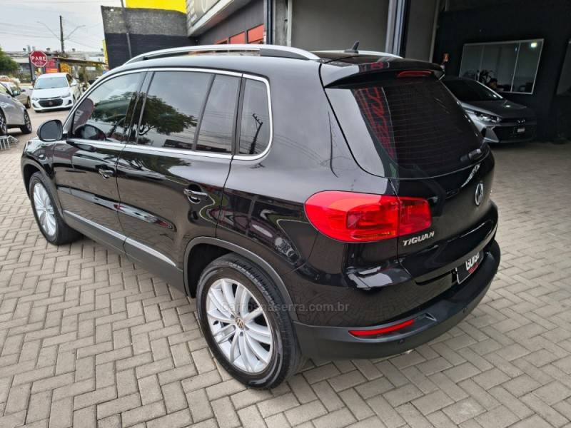 VOLKSWAGEN - TIGUAN - 2011/2012 - Preta - R$ 58.900,00