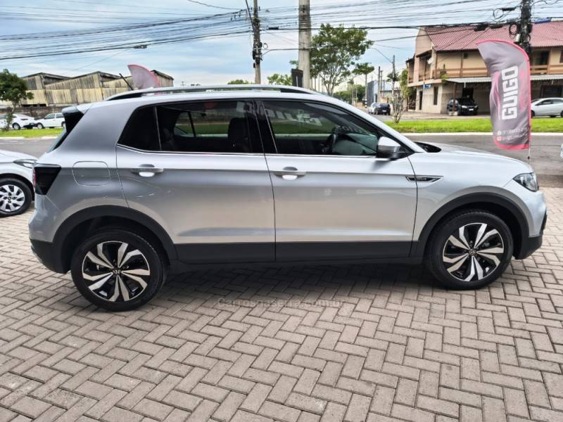 VOLKSWAGEN - T-CROSS - 2022/2023 - Prata - R$ 130.900,00