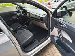 VOLKSWAGEN - T-CROSS - 2022/2023 - Prata - R$ 130.900,00