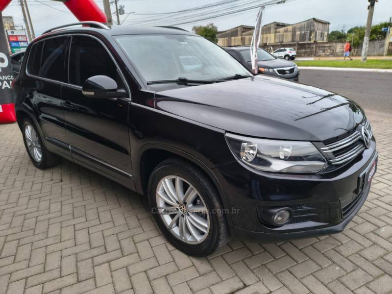 VOLKSWAGEN - TIGUAN - 2011/2012 - Preta - R$ 58.900,00