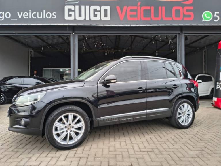 VOLKSWAGEN - TIGUAN - 2011/2012 - Preta - R$ 58.900,00