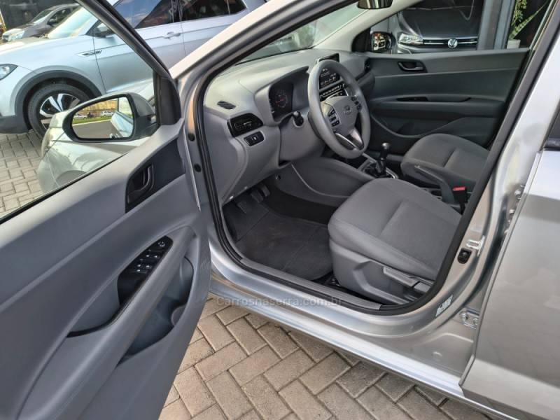 HYUNDAI - HB20S - 2023/2024 - Prata - R$ 78.900,00