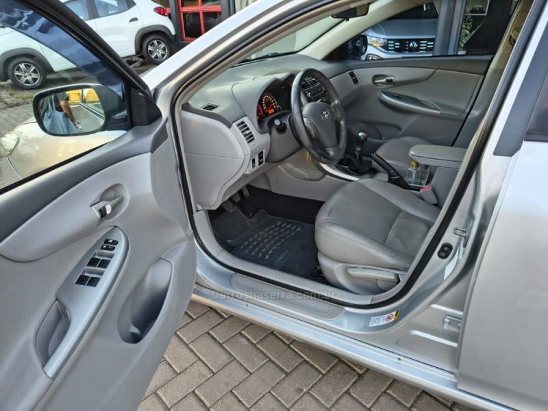 TOYOTA - COROLLA - 2009/2010 - Prata - R$ 52.900,00
