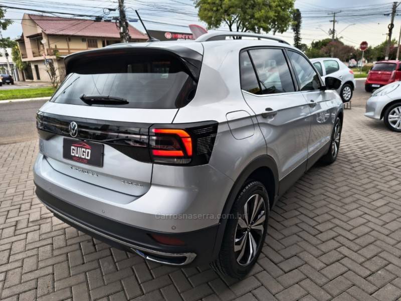 VOLKSWAGEN - T-CROSS - 2022/2023 - Prata - R$ 130.900,00